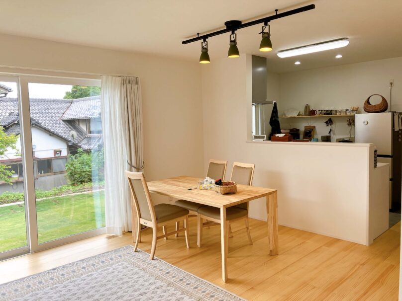 ④収納に優れた落ち着きのあるモダンな雰囲気の住まい